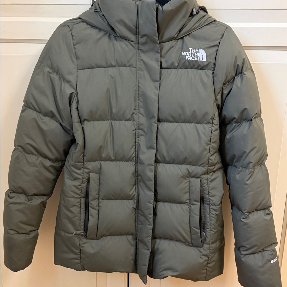 The North Face 550 Insulated Jacket in Black with White Logo